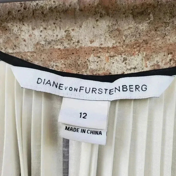 Diane Von Furstenberg 'Keoni" Plisse Pleated Top 12 - Picture 4 of 5